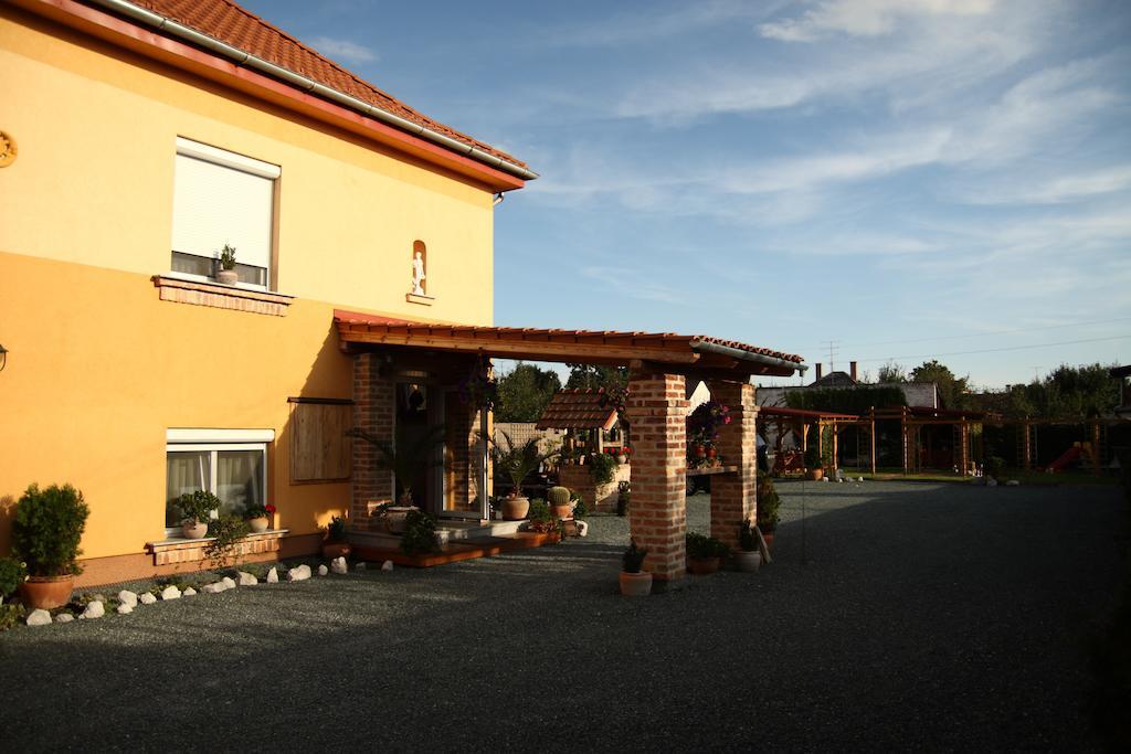 La Villa Pergola Szentgotthard Exterior photo